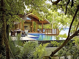 Shangri-La's Villingili Resort und Spa Insel Villa mit Pool Robinson Crusoe