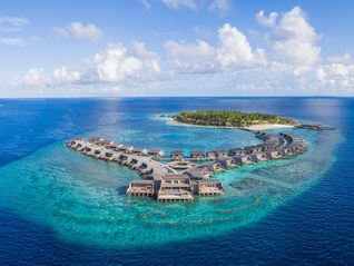 The St. Regis Maldives Vommuli Resort Wasser Bungalows